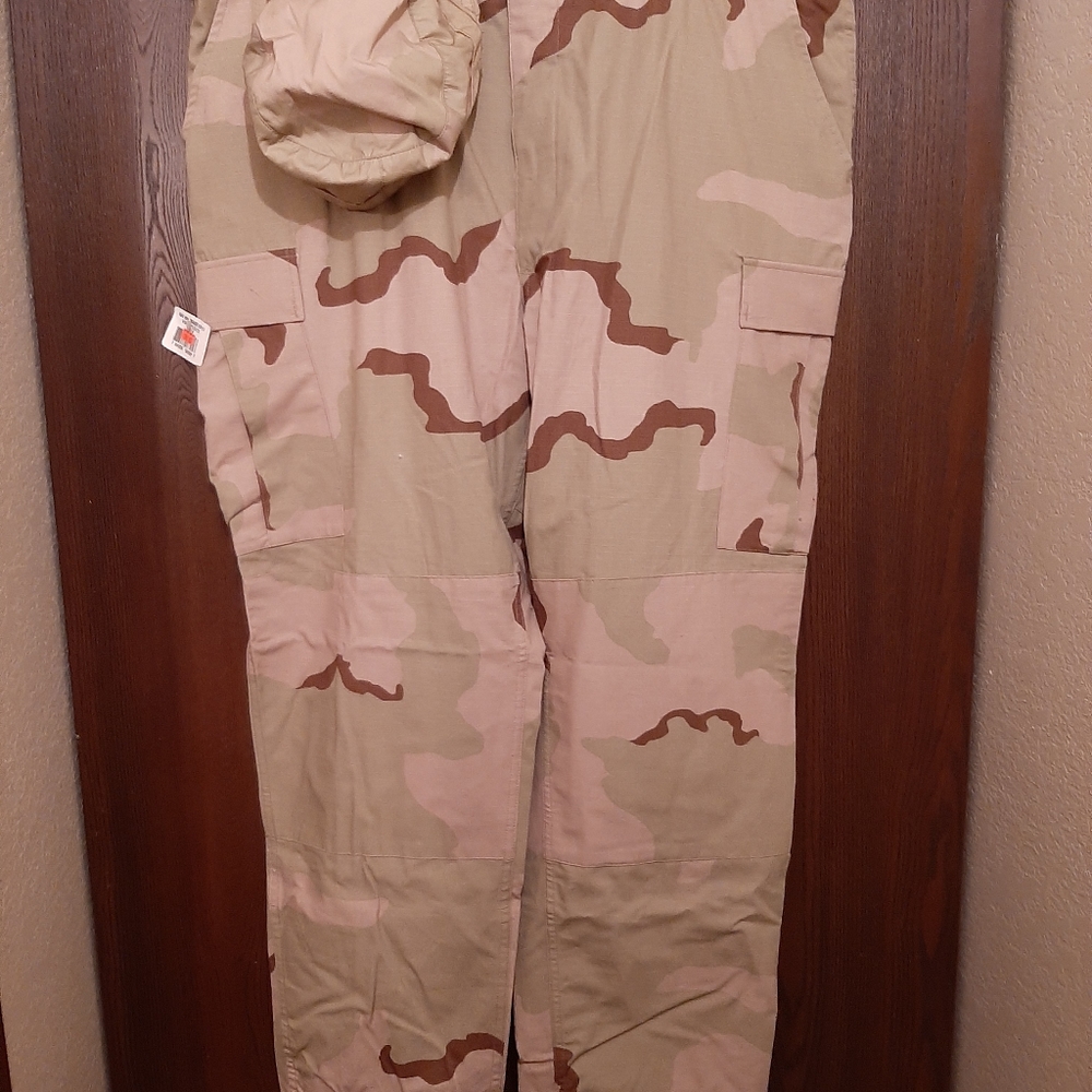Desert Storm military cargo pants w/cap